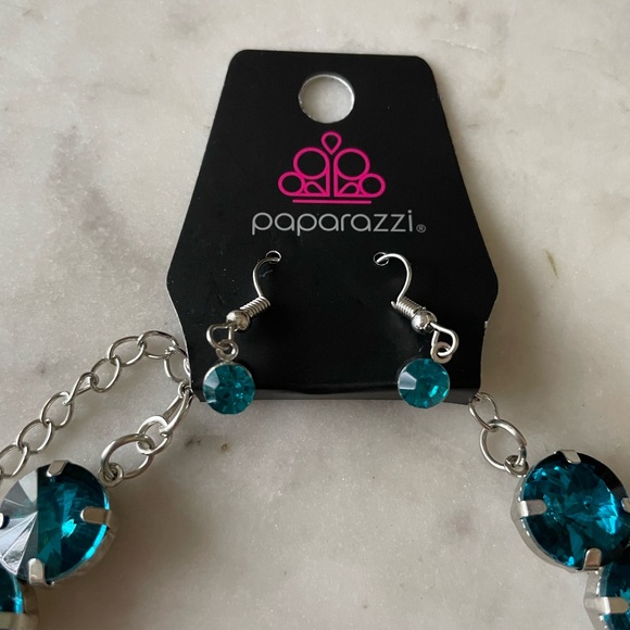 NWT- Paparazzi - blue jeweled necklace and earrings set - Picture 2 of 5